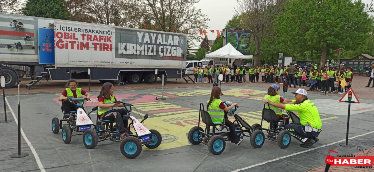 'MOBİL TRAFİK EĞİTİM TIRI' TAVŞANLI'DA 